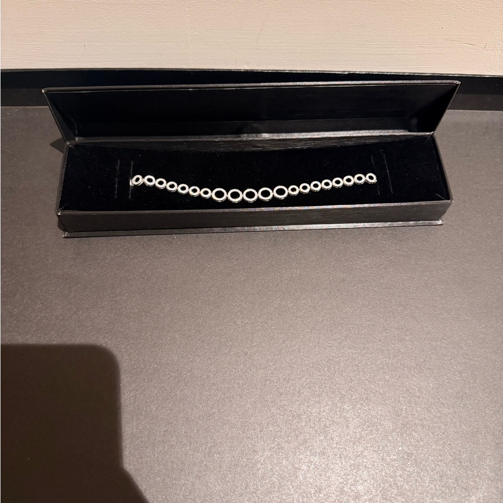 Elegant Silver Bracelet with crystal